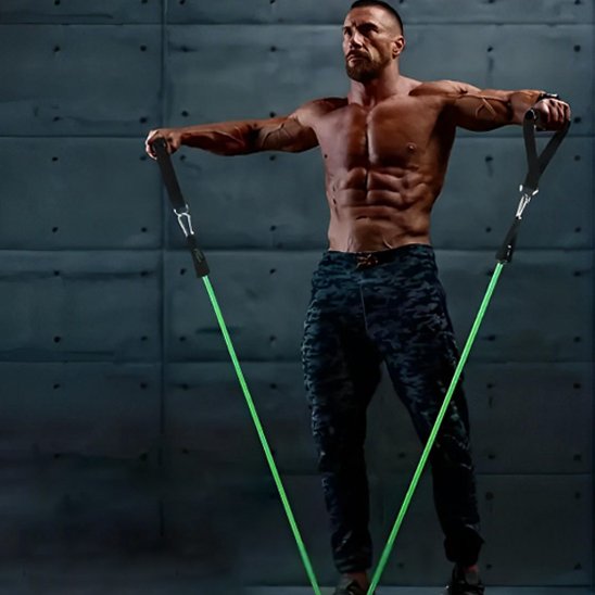 Bande de résistance homme au fitness et remise en forme