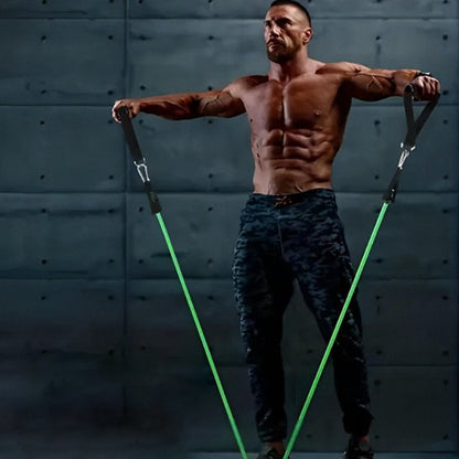 Bande de résistance homme au fitness et remise en forme